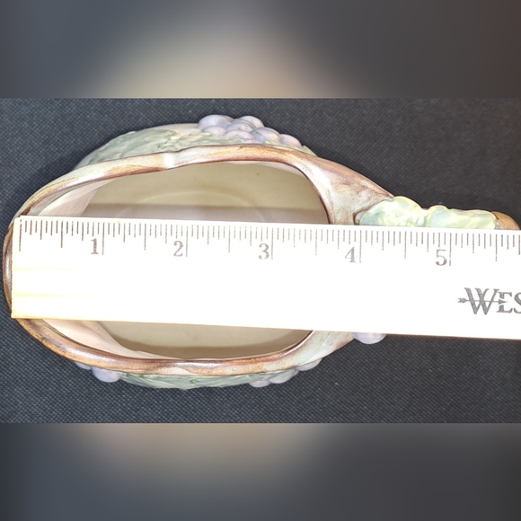 Beautiful vintage majolica pitcher with grapes and leaves 3d Relief - Picture 10 of 13